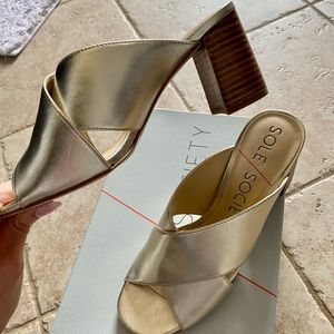 Gorgeous Sole Society gold heeled mules size 7